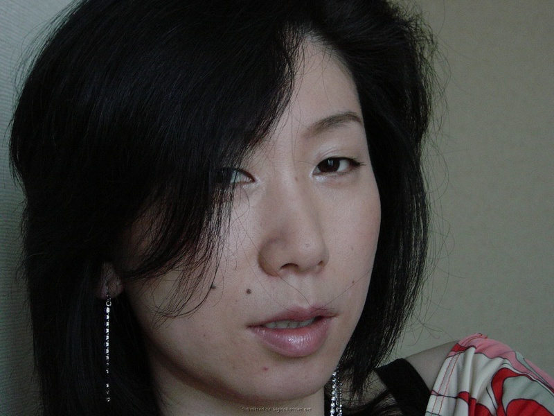Азиатскую мамочку дерут в волосатую киску крупным планом 29 фото