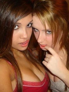 Молодые лесбиянки голые в сексе