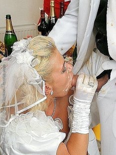 Сексуальные невесты сосут члены и позируют в свадебных платьях