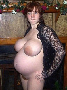 Беременные и голые девушки показывают живот на разных месяцах