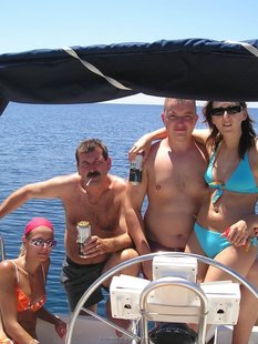 Пьяный отдых на яхте в компании озорных подружек